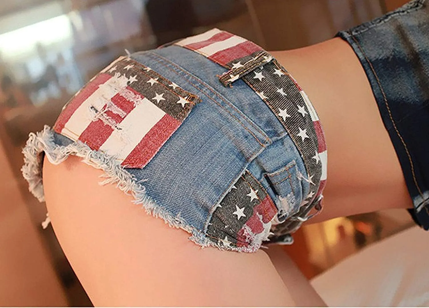 chouyatou Women's Low-Rise American Flag Print Daisy Duke Ripped Denim Shorts