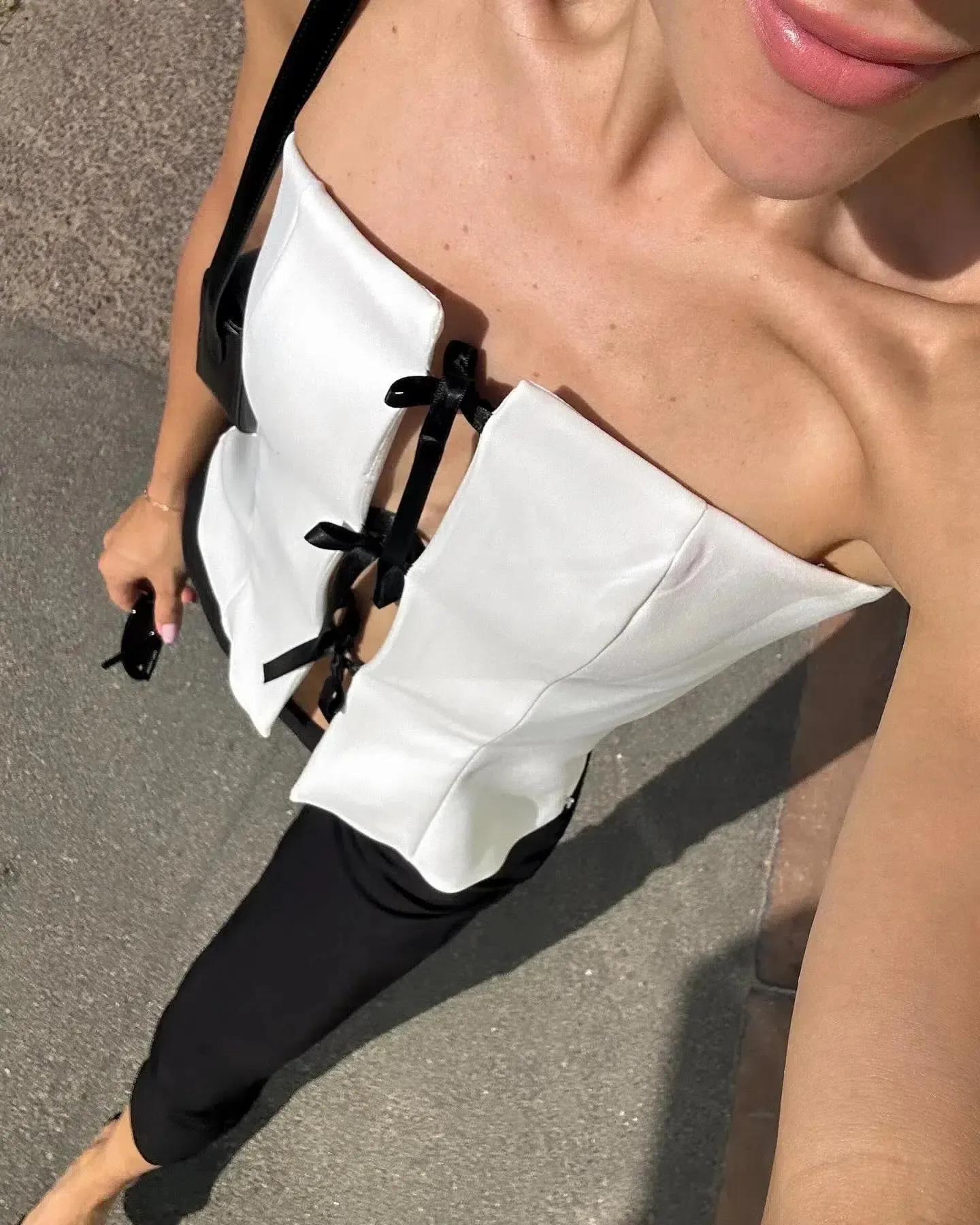 Federica – Lace-up design – Strapless bow top